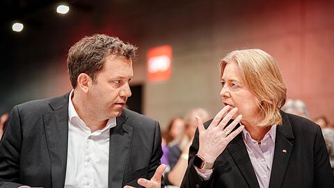 Die SPD pocht in der Koalition auf dem Erhalt sozialer Standards - hier die Parteichefs Bärbel Bas und Lars Klingbeil (Foto: Archiv).