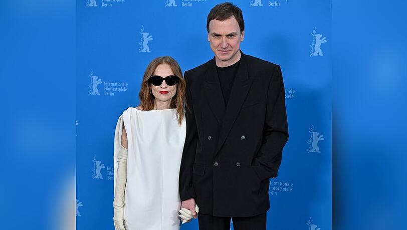 Lars Eidinger und Isabelle Huppert stellten auf der Berlinale ihren neuen Film "Die Blutgr&auml;fin" vor.