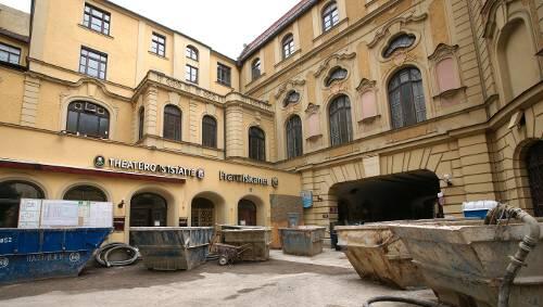 Das Deutsche Theater wird gründlich saniert. Das Deutsche Theater wird gründlich saniert.