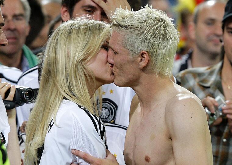 Er: Fußball-Star. Sie: Model. Okay, diese Kombi ist nicht wirklich originell, aber bei diesen beiden funktioniert&rsquo;s tatsächlich.Bastian Schweinsteiger(26) und Sarah Brandner(22) sind seit 2007 zusammen glücklich.