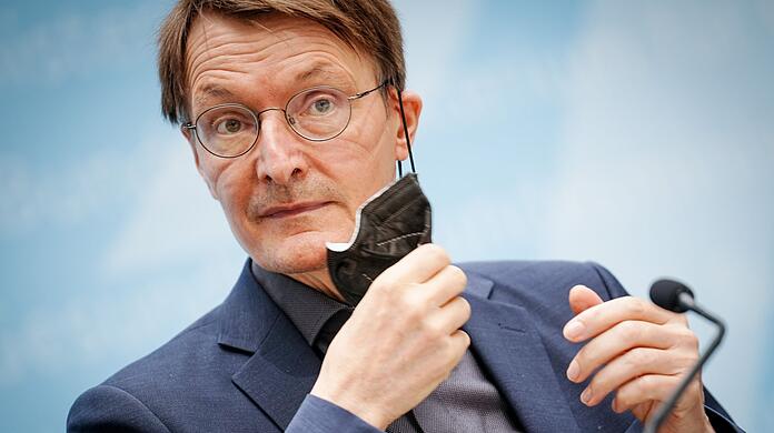 Karl Lauterbach, Bundesminister für Gesundheit, gibt in seinem Ministerium eine Pressekonferenz. (Archiv)
