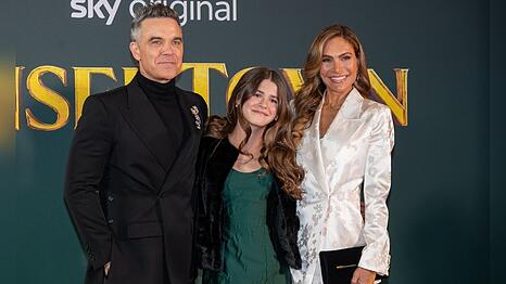 Familienmoment: Robbie Williams, Teddy Williams und Ayda Field bei der Premiere von "Tinsel Town".