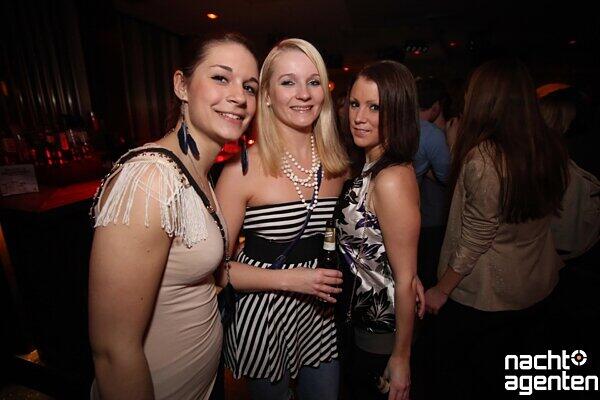 Heiße Frauen stürmen beim "donnerstags clubbing" in der 089Bar die Tanzfläche. Mehr Bilder unter: www.nachtagenten.de