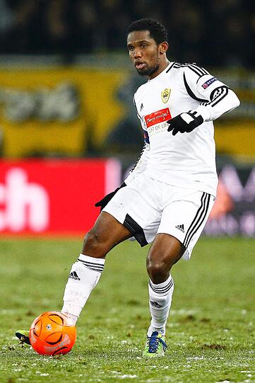 Ganz anders sieht es bei Samuel Eto'o aus. Der kamerunische Fußballspieler wechselt ablösefrei zu Chelsea London.