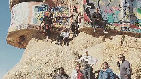 Die Arbeit "Graffiti Dreamings" des Karrabing Film Collektive.