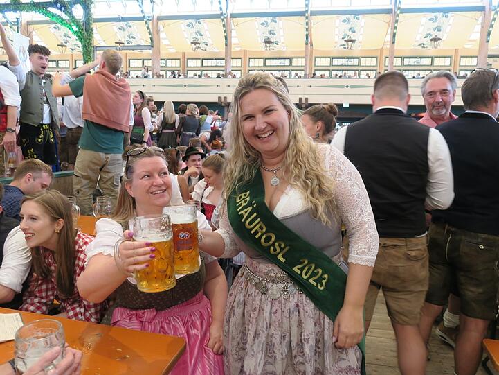 Stimmungskanonen auf der Wiesn: Die Bräurosl, verkörpert von Verena Gaulinger.