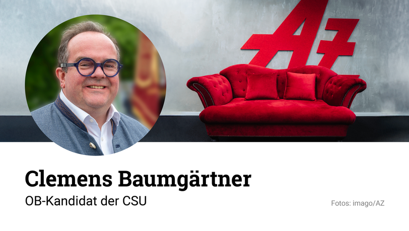 Auf der roten Couch nimmt Platz Clemens Baumgärtner – am 10. November 2025 im Deutschen Theater.