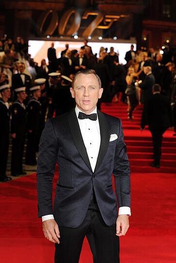 Cool, sexy und knallhart: Bond-Darsteller Daniel Craig vor der Royal Albert Hall.