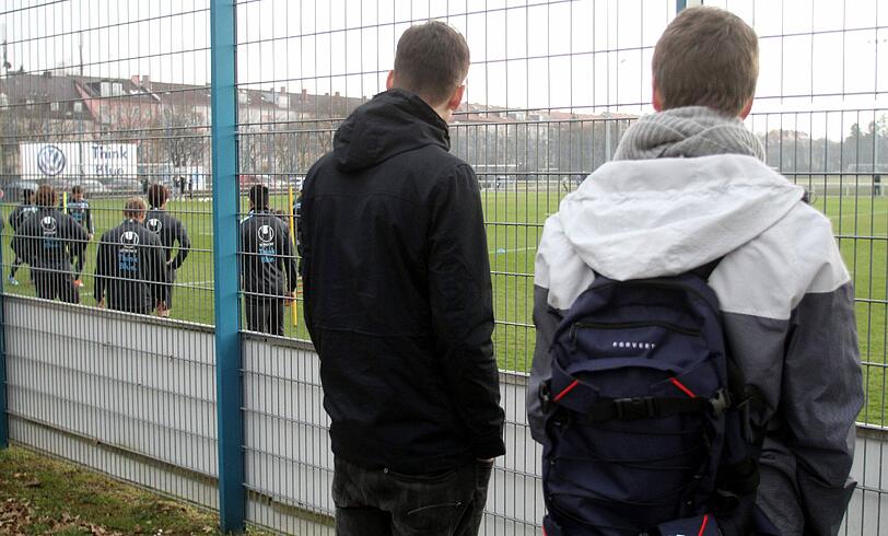 Drei Tage später, am 29.11, heben die Löwen das Hausverbot auf. Der Presseboykott bleibt aber vorläufig bestehen.