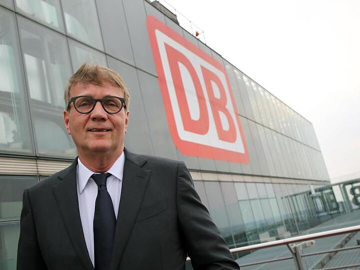 Der für die Infrastruktur zuständige Bahn-Vorstand Ronald Pofalla informiert über die Investitionspläne des Konzerns für 2020.
