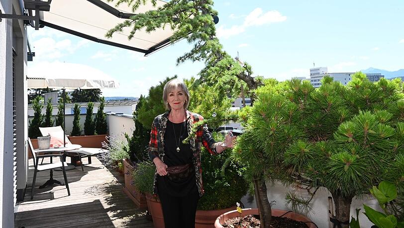Königin der Gelassenheit: Schauspielerin Heidelinde Weis auf ihrer Terrasse in ihrer Heimat Kärnten.