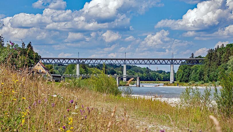 Die Gro&szlig;hesseloher Br&uuml;cke bei Pullach.