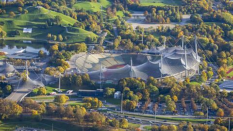 Wird München wieder olympisch? Darüber berät der Stadtrat am Mittwoch in der Vollversammlung. Bis Anfang Juni muss die Stadt ihre Bewerbungsunterlagen fertigstellen und einreichen. Wird München wieder olympisch? Darüber berät der Stadtrat am Mittwoch in der Vollversammlung. Bis Anfang Juni muss die Stadt ihre Bewerbungsunterlagen fertigstellen und einreichen.