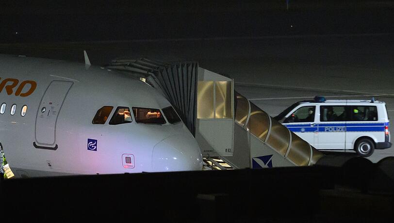 Mehrere Bundesländer hatten Afghanen für den Flug angemeldet. Mehrere Bundesländer hatten Afghanen für den Flug angemeldet.