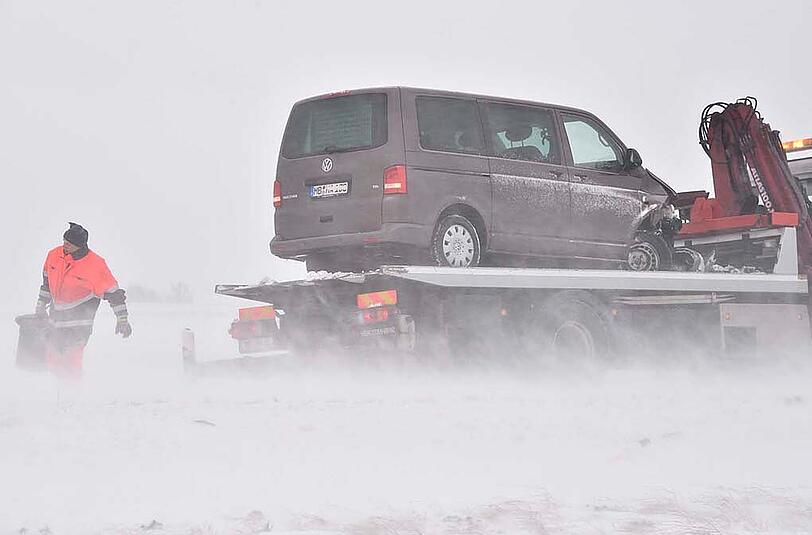 Bilder vom Verkehrsunfall auf der B13 bei Holzkirchen.