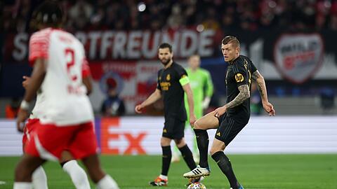 Stand in der Startelf der Madrilenen: Ex-Weltmeister Toni Kroos (r).