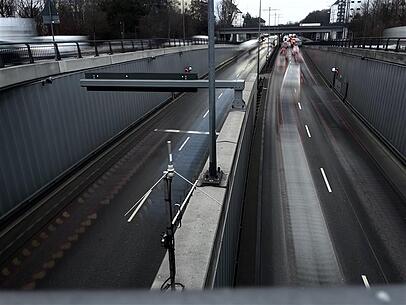 Am Mittleren Ring ist auf H&ouml;he Harras noch kein verst&auml;rkter Verkehr erkennbar.