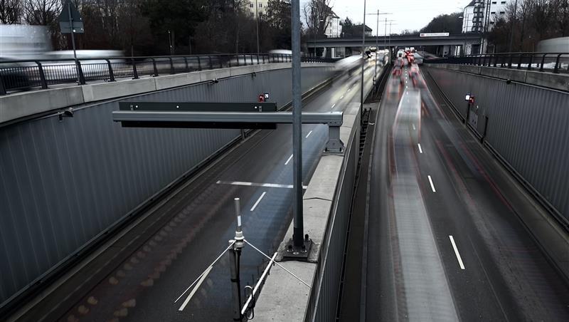 Am Mittleren Ring ist auf H&ouml;he Harras noch kein verst&auml;rkter Verkehr erkennbar.