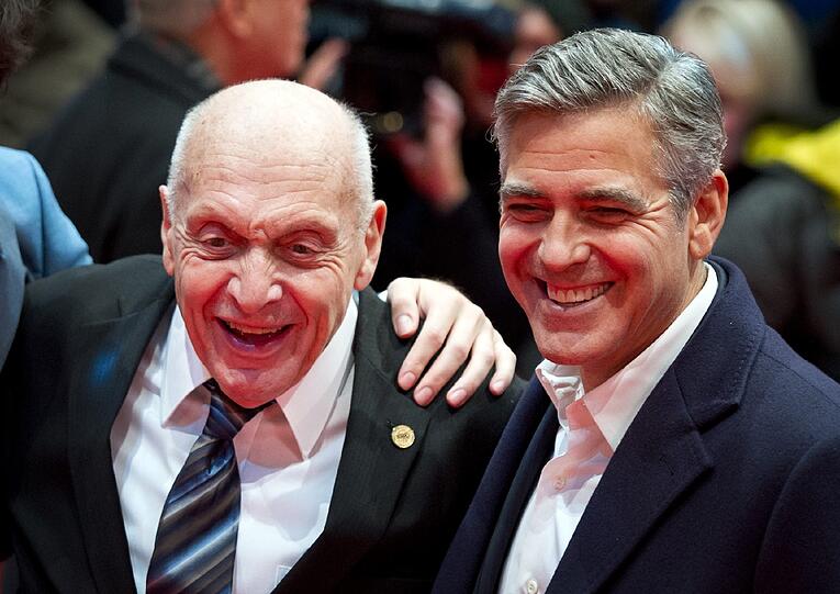 Der letzte noch lebende "Monuments Man", Harry Ettlinger, und US-Schauspieler George Clooney bei Premiere von "The Monuments Men" während der 64. Internationalen Filmfestspiele.