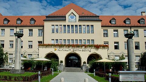 Der Haupteingang des Klinikums Schwabing in München. (Archivbild)