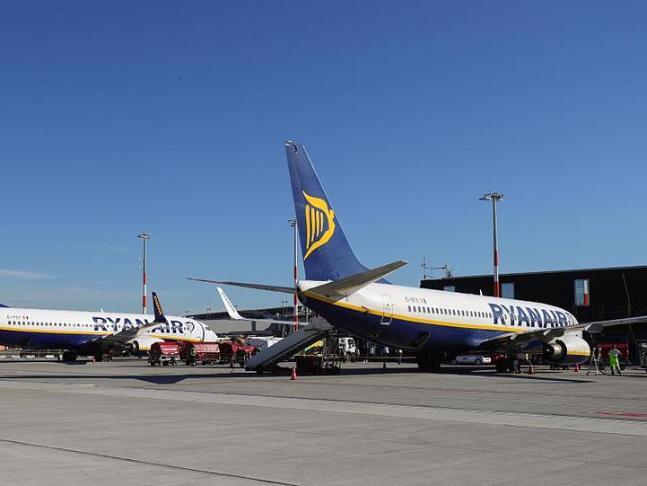 Maschinen der Ryanair auf dem Flughafen Hamburg.
