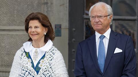 Königin Silvia und König Carl Gustav schicken zum Mittsommerfest 2024 digitale Grüße.