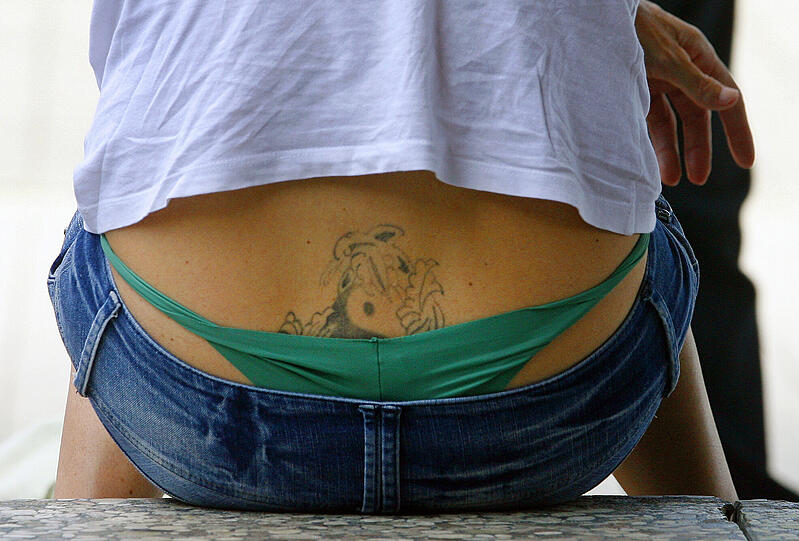 Sexy Körperkunst: Verrückte Tattoos - Spektakuläre Bilder...