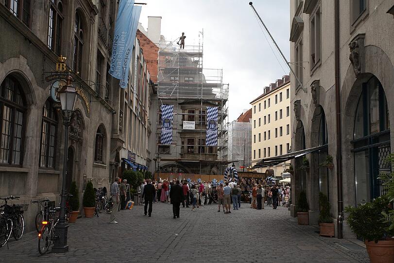 Damals war das Hofbräuhaus eine reine Weißbierwirtschaft. Heute wird eine große Auswahl an Bieren ausgeschenkt.
