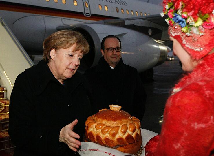 Angela Merkel am Flughafen in Minsk.