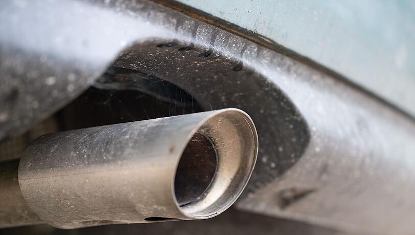 Experten bezweifeln, dass deutsche Hersteller langfristig von einer Rücknahme des Verbrenner-Aus profitieren. (Symbolbild) Experten bezweifeln, dass deutsche Hersteller langfristig von einer Rücknahme des Verbrenner-Aus profitieren. (Symbolbild)