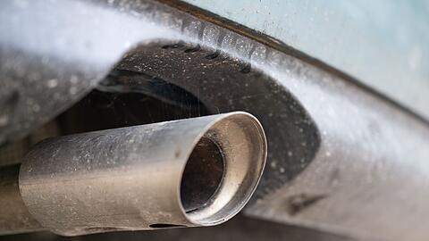 Experten bezweifeln, dass deutsche Hersteller langfristig von einer Rücknahme des Verbrenner-Aus profitieren. (Symbolbild)