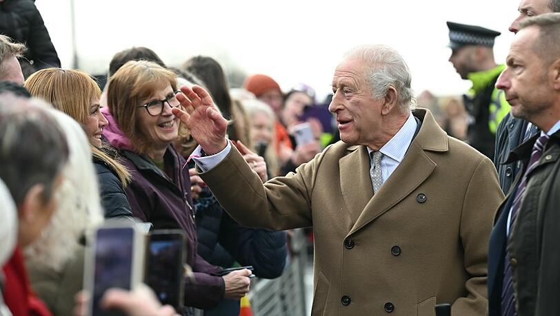 K&ouml;nig Charles III. w&auml;hrend eines Termins in Clitheroe am 9. Februar.