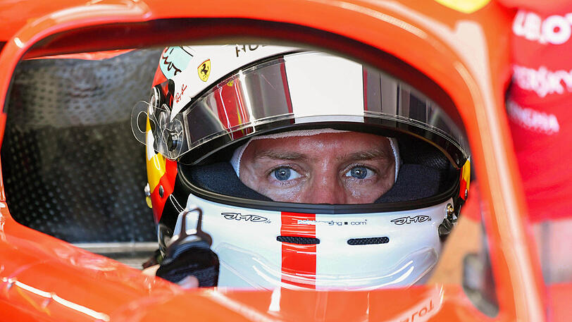20.07.2018, Hockenheim, Baden-Württemberg: Sebastian Vettel aus Deutschland sitzt in seinem Auto von Ferrari in der Teamgarage vor dem zweiten freien Training. Am Sonntag findet der Große Preis von Deutschland in der Formel 1 statt.