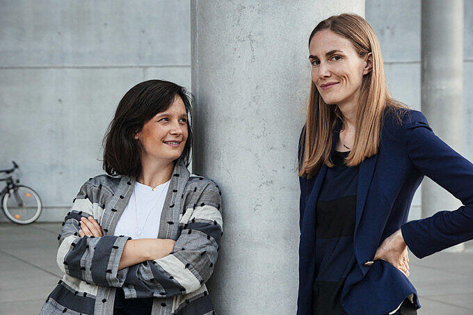 Judith Anger (l., 33) und Friederike Streib (36).