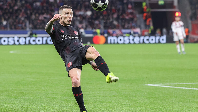 Mit vollem Einsatz: K&ouml;nnen Bayer Leverkusen und Alejandro Grimaldo den Opta-Vorhersagen trotzen?