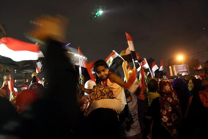 Ausnahmezustand am auf dem Tahrir-Platz in Kairo. Millionen Menschen feiern die Absetzung von Mohammed Mursi durch das ägyptische Militär.