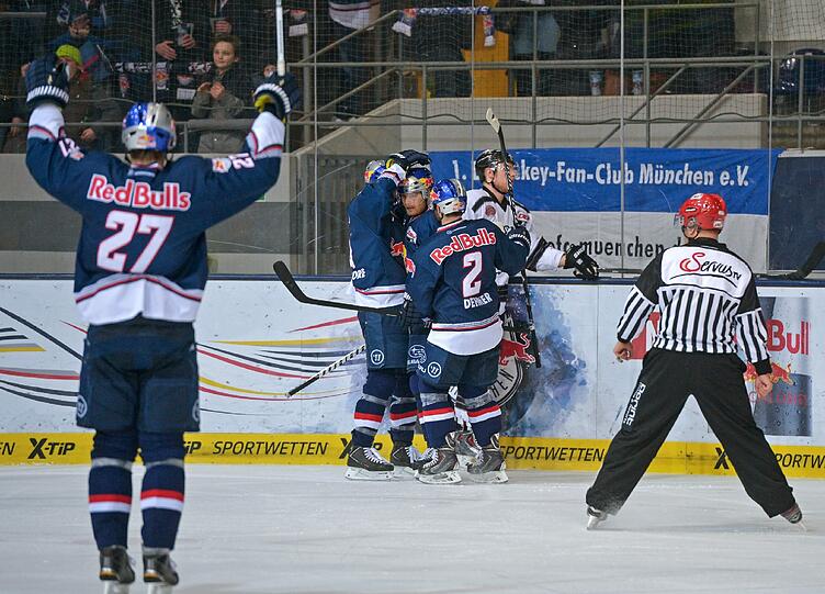 Der EHC kann jubeln: Das Viertelfinale ist erreicht.