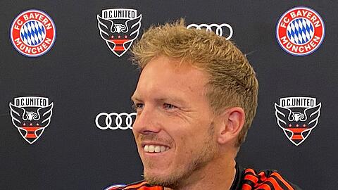 Bayerns Trainer Julian Nagelsmann gibt ein Interview.