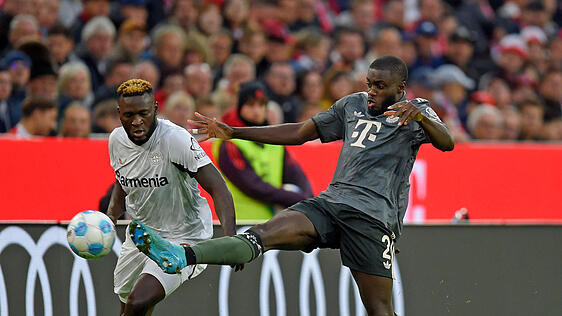 Hat Victor Boniface bisher im Griff: Bayern-Innenverteidiger Dayot Upamecano.