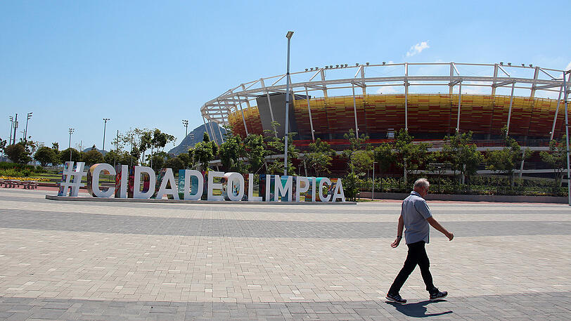 Ein Besucher läuft im Olympiapark in Rio de Janeiro (Brasilien).