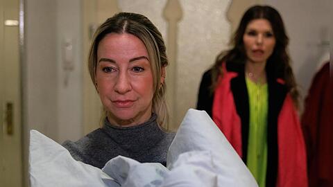 "Unter uns": Ute (l.) muss sich vor Britta (r.) rechtfertigen, als sie Benedikt bei sich schlafen lässt.