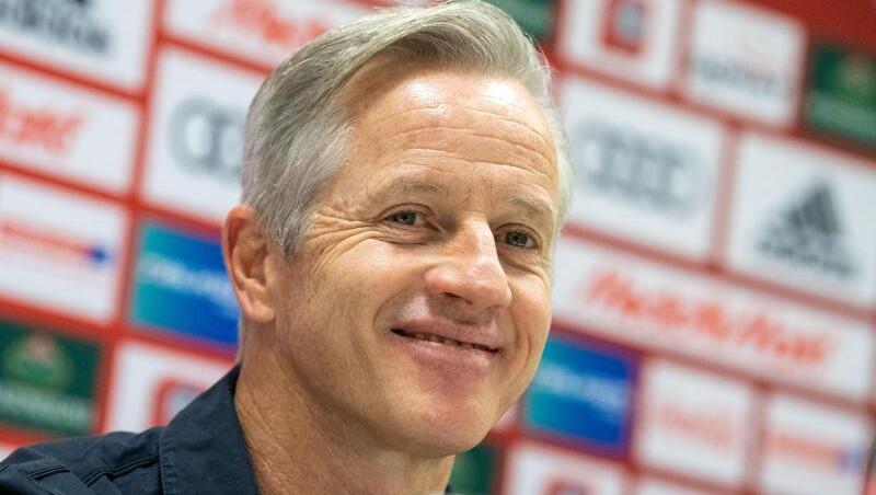 Cheftrainer des FC Ingolstadt 04 Jens Keller nimmt an einer Pressekonferenz teil. Foto: Lino Mirgeler/Archiv Cheftrainer des FC Ingolstadt 04 Jens Keller nimmt an einer Pressekonferenz teil. Foto: Lino Mirgeler/Archiv