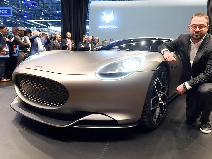 Anton Piech, ein Sohn des ehemaligen VW-Chefs Ferdinand Piech, präsentiert beim Genfer Autosalon am ersten Pressetag den elektrisch angetriebenen Sportwagen Piech Mark Zero.