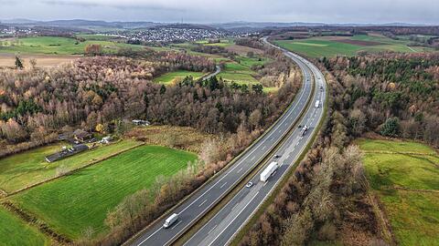 Blick auf die Autobahn 45 in der N&auml;he von Olpe, wo die H&auml;nde gefunden wurden. (Archivbild)