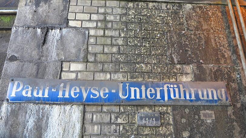 Die Paul-Heyse-Unterführung unter dem Holzkirchner Bahnhof. Hier fanden Passanten am Dienstag einen bewusstlosen Mann.