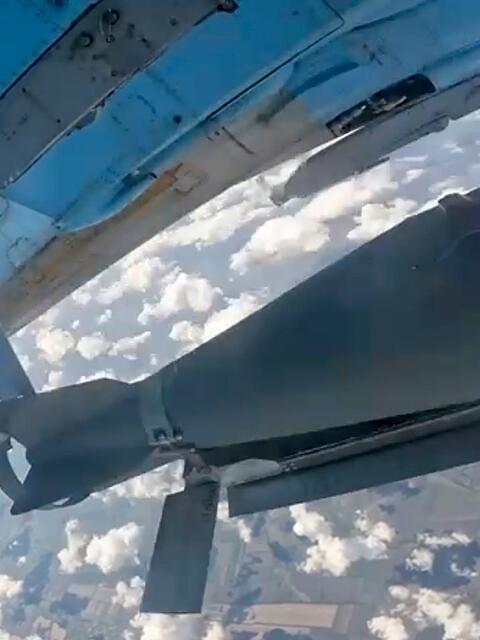 Das russische Milit&auml;r wirft die Gleitbomben vom Flugzeug aus ab. (Archivbild)
