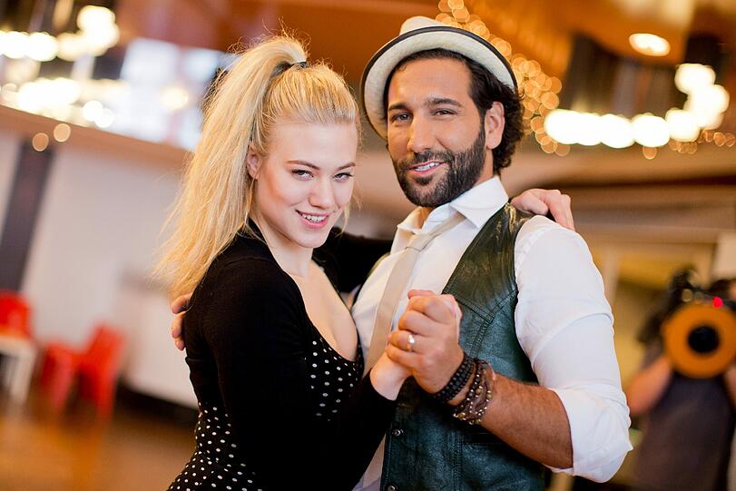 Larissa Marolt macht beim Tanztraining mit Massimo eine Top-Figur. Die Bilder!