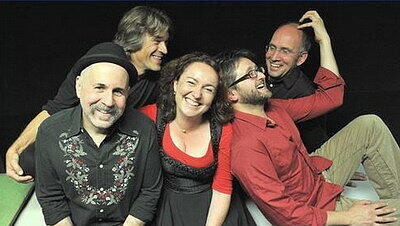 Lorin Sklamberg, Alex Haas, Andrea Pancur, Ilya Shneyveys und Guy Schalom beim Alpenklezmern. Lorin Sklamberg, Alex Haas, Andrea Pancur, Ilya Shneyveys und Guy Schalom beim Alpenklezmern.