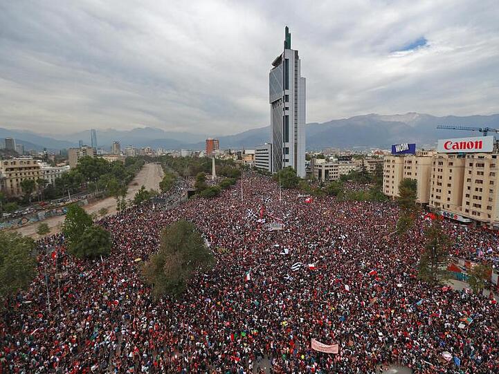 Großdemonstration gegen die Regierung in Santiago de Chile.