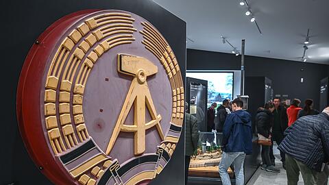 Das Museum hält die Geschichte der deutschen Teilung und ihre Folgen in Erinnerung. Das Dorf Mödlareuth lag früher genau auf der Grenze zwischen Bundesrepublik und DDR.